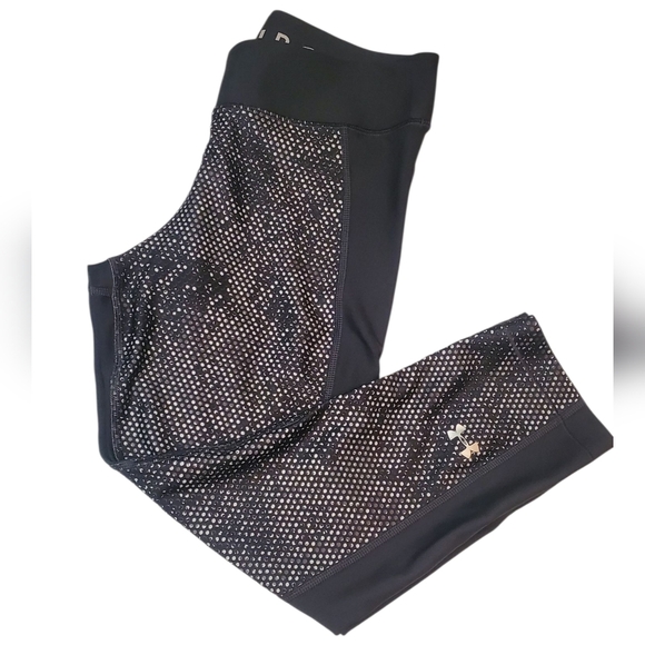Under Armour Black and White Patterned Cropped Leggings - Picture 4 of 8